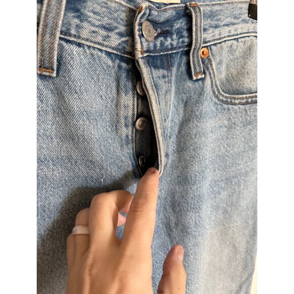 Levi's Premium Denim Wedgie Jeans Button-Fly Size 28 Light Wash Fray Hem - Picture 6 of 9